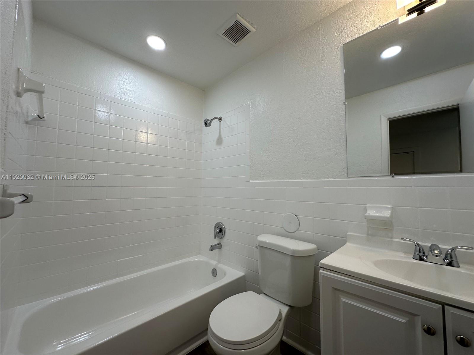 TOWN OF HALLANDALE B-13 - Residential Lease