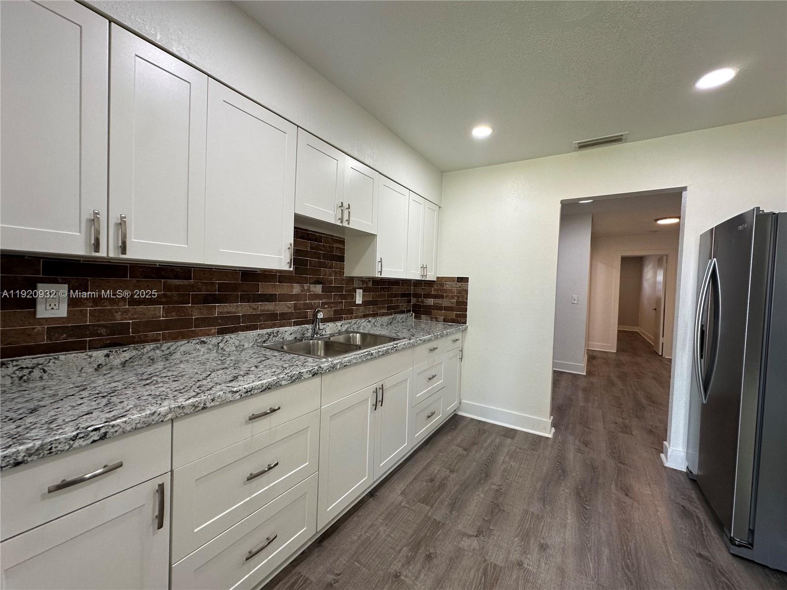 TOWN OF HALLANDALE B-13 - Residential Lease