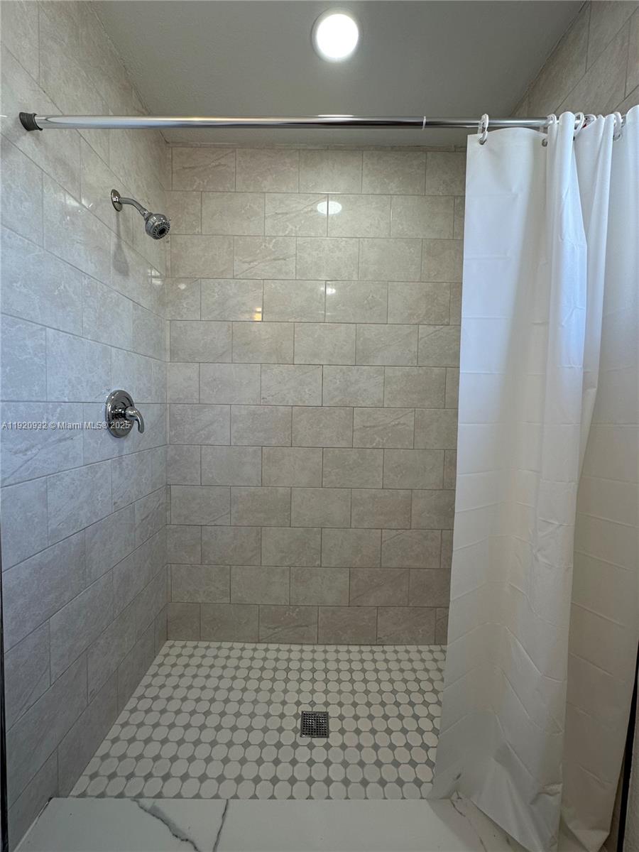 TOWN OF HALLANDALE B-13 - Residential Lease