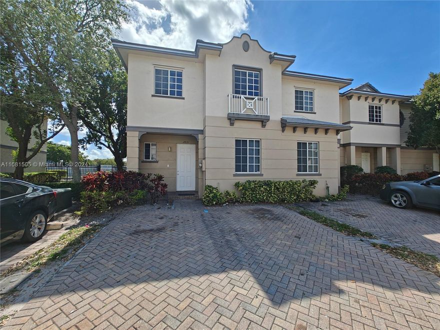 3-BED, 2.5-BATH 2-STORY TOWNHOUSE IN GATED COMMUNITY WITH UPDATED FLOORING, OPEN KITCHEN, PRIVATE DRIVEWAY & WASHER/DRYER. FIRST MONTH + 2 SEC. DEPOSITS REQUIRED FOR ENTRY. MINIMUM 600 CREDIT SCORE REQUIRED. UTILITIES PAID SEPARATELY. PET OWNERS INCUR $250.00 FEE, MAX 25 LBS.