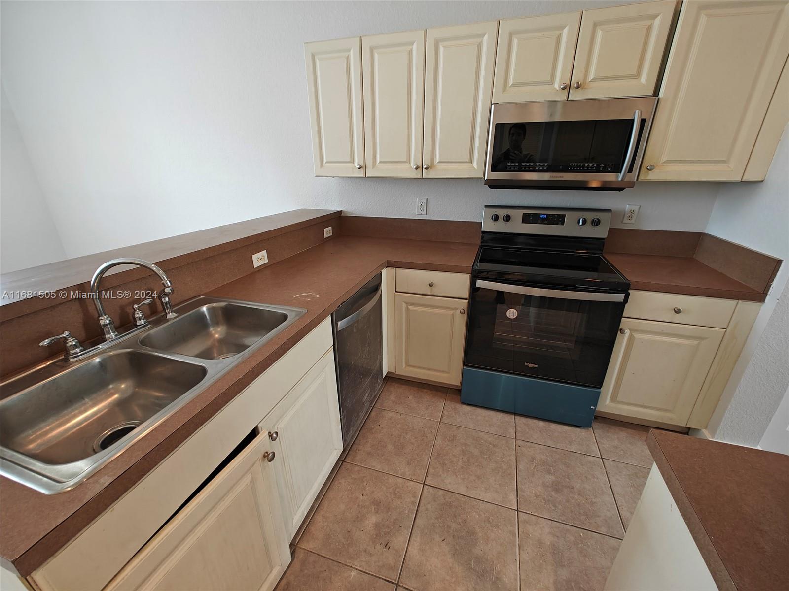 MARSH HARBOUR - Residential Lease