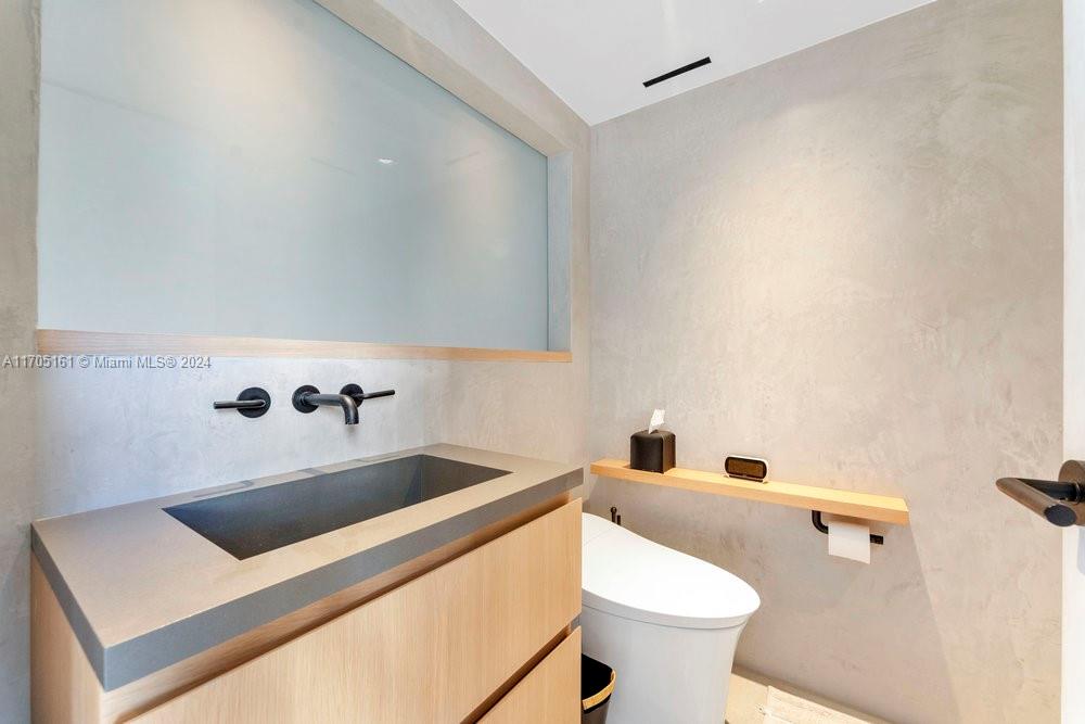 CONTINUUM ON SOUTH BEACH - Residential