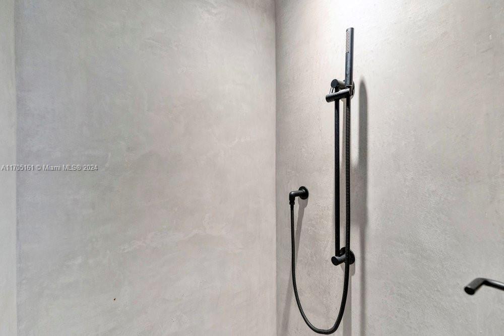 CONTINUUM ON SOUTH BEACH - Residential