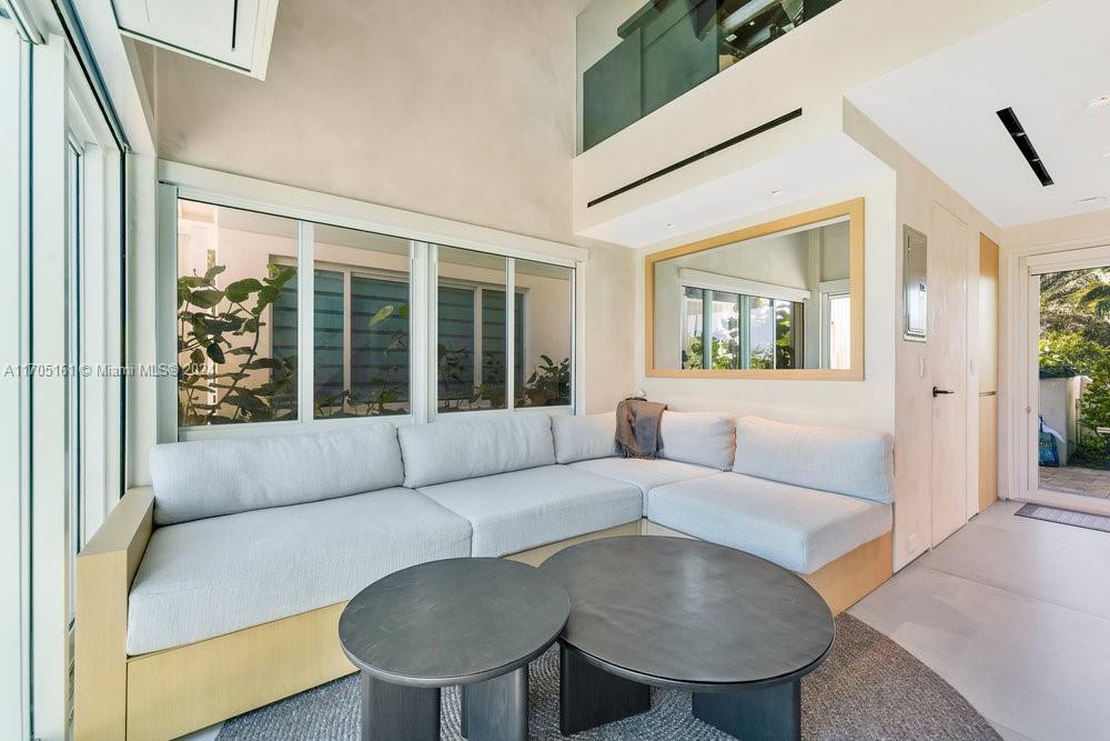 CONTINUUM ON SOUTH BEACH - Residential