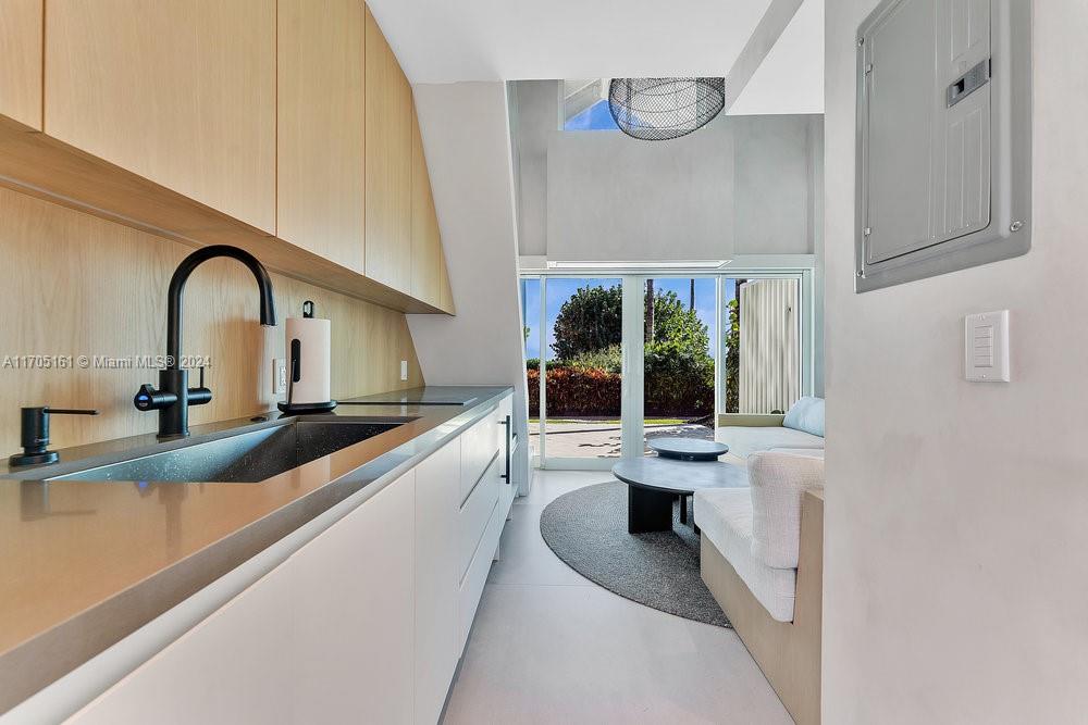 CONTINUUM ON SOUTH BEACH - Residential