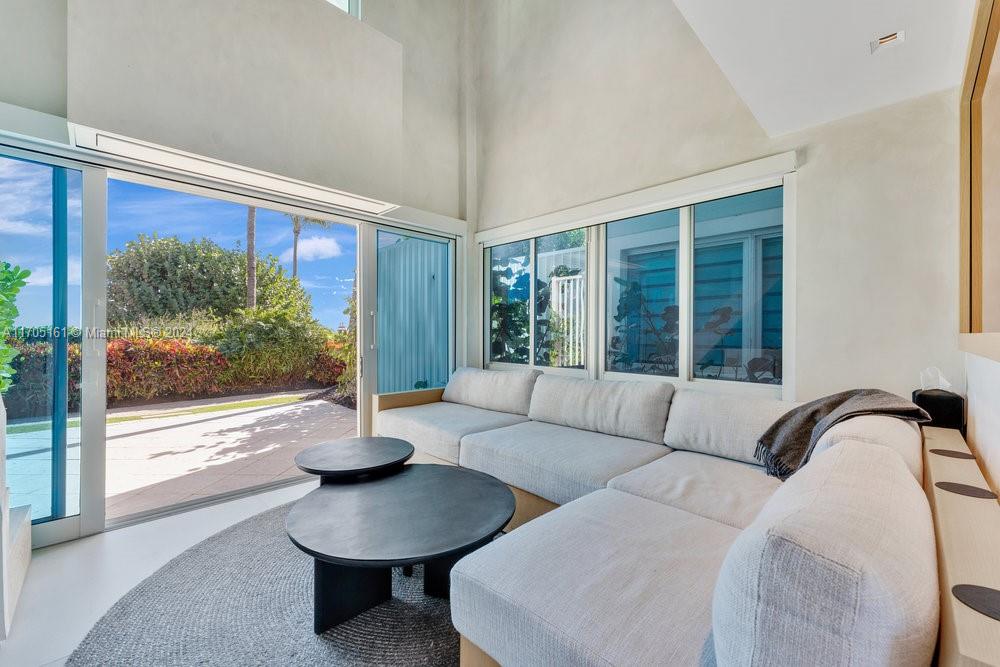 CONTINUUM ON SOUTH BEACH - Residential