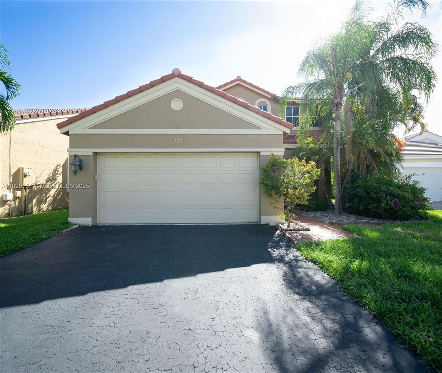 720 Falling Water Rd 720, Weston, Broward County, Florida - 4 Bedrooms  
3 Bathrooms - 