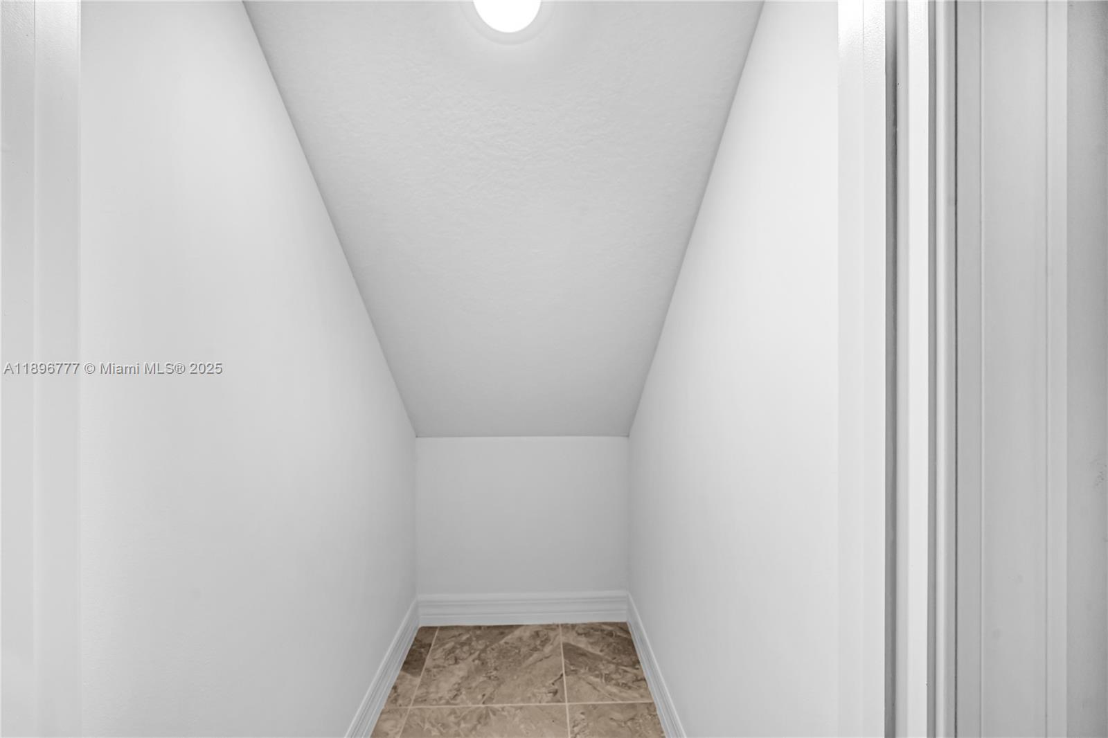 AMERICAN EXPRESS TRACT - Residential Lease