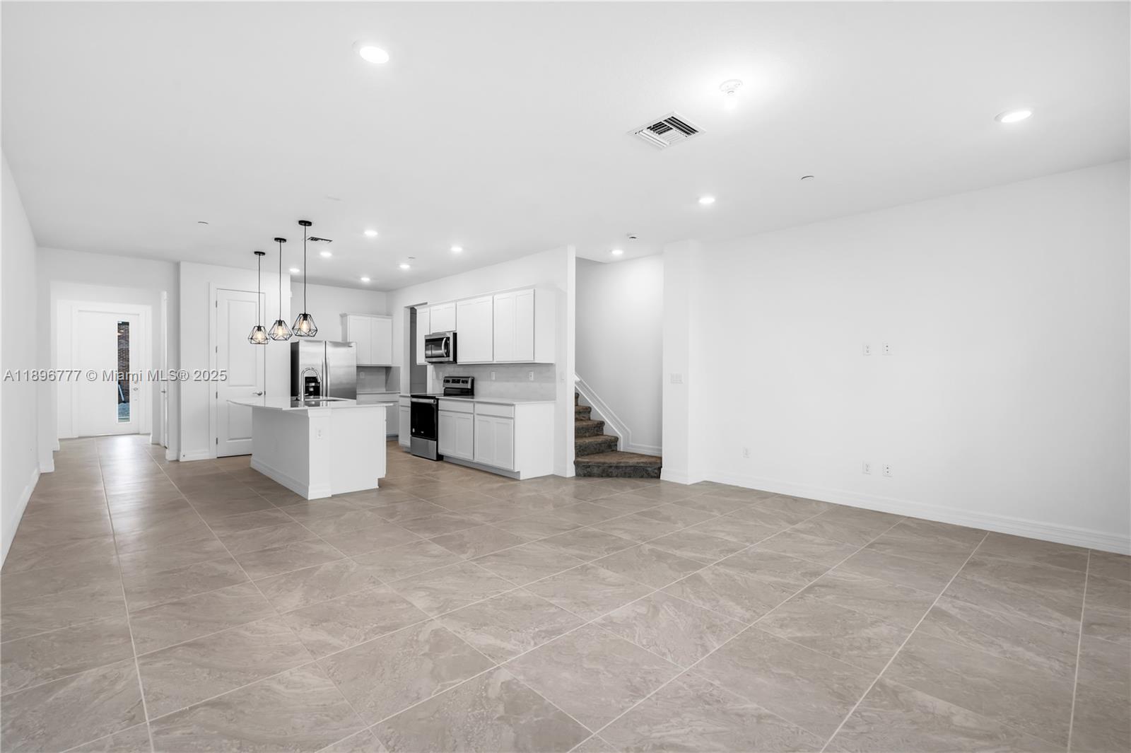 AMERICAN EXPRESS TRACT - Residential Lease