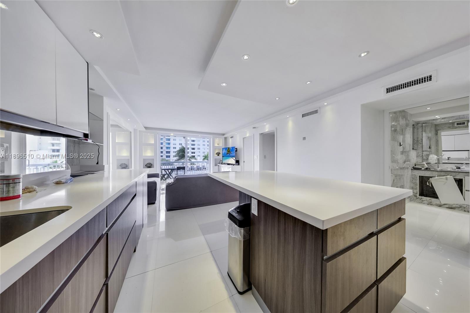 THE PRESIDENTIAL CONDO - Residential