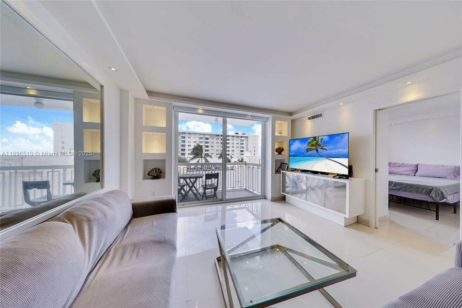 THE PRESIDENTIAL CONDO - Residential