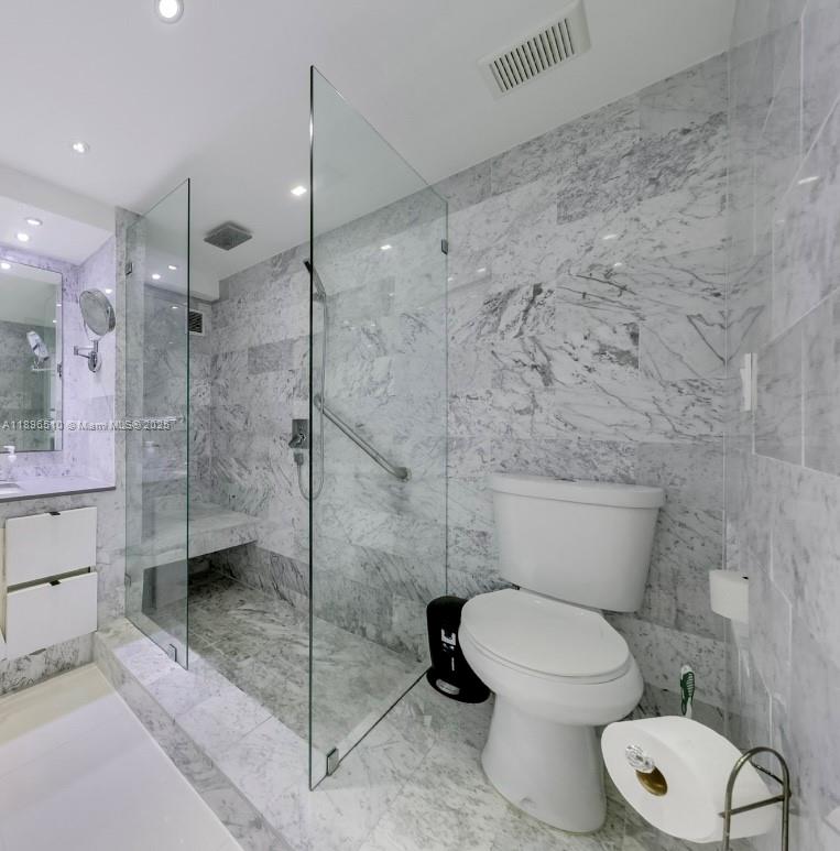 THE PRESIDENTIAL CONDO - Residential
