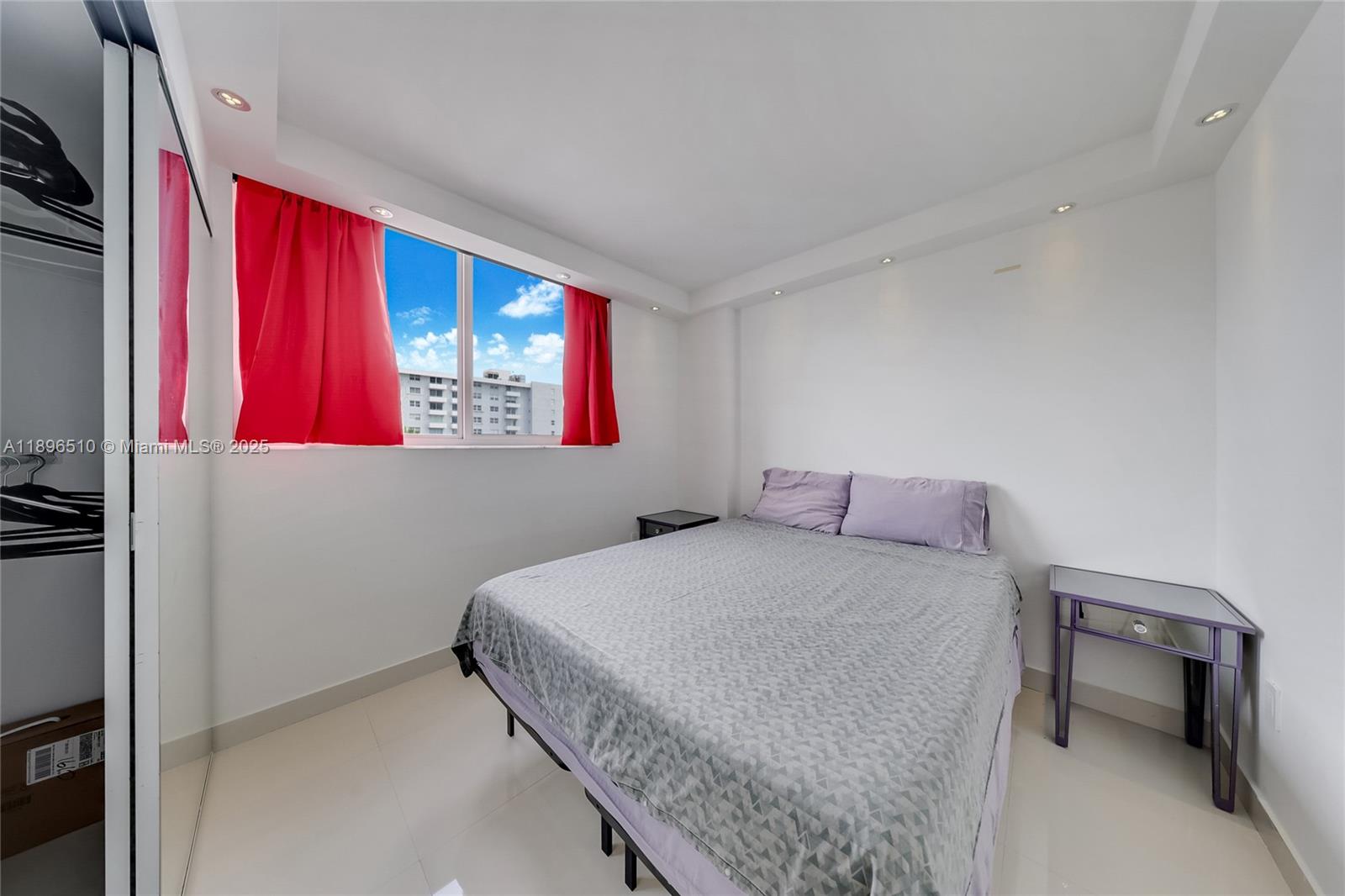 THE PRESIDENTIAL CONDO - Residential