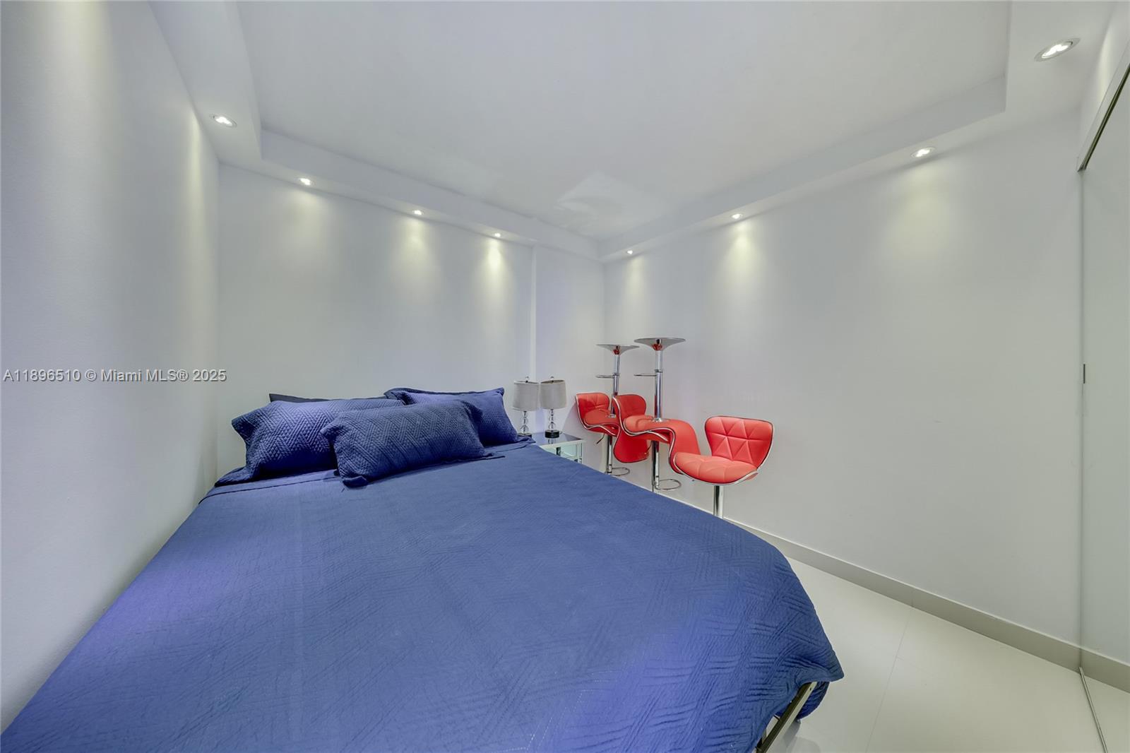 THE PRESIDENTIAL CONDO - Residential