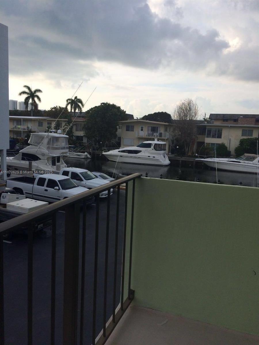 DOLPHIN CONDO - Residential