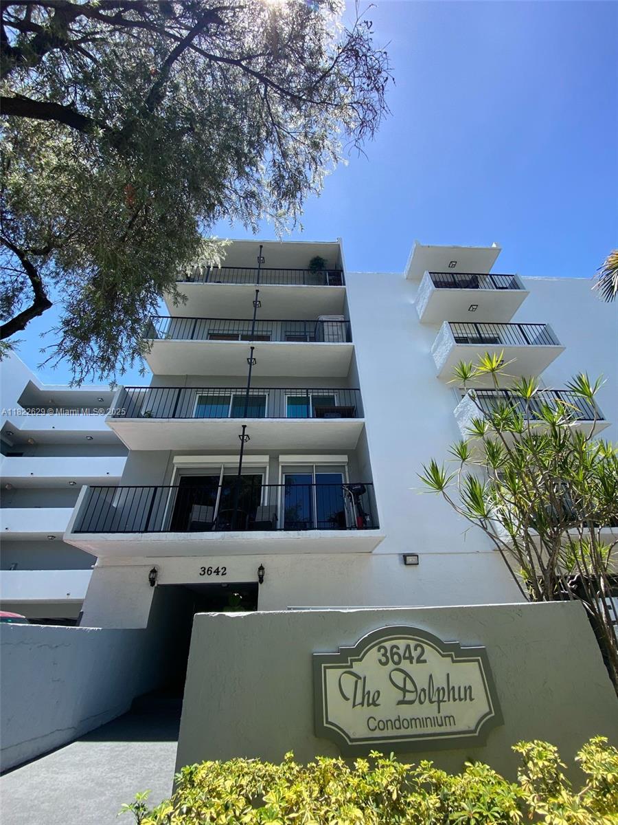 DOLPHIN CONDO - Residential