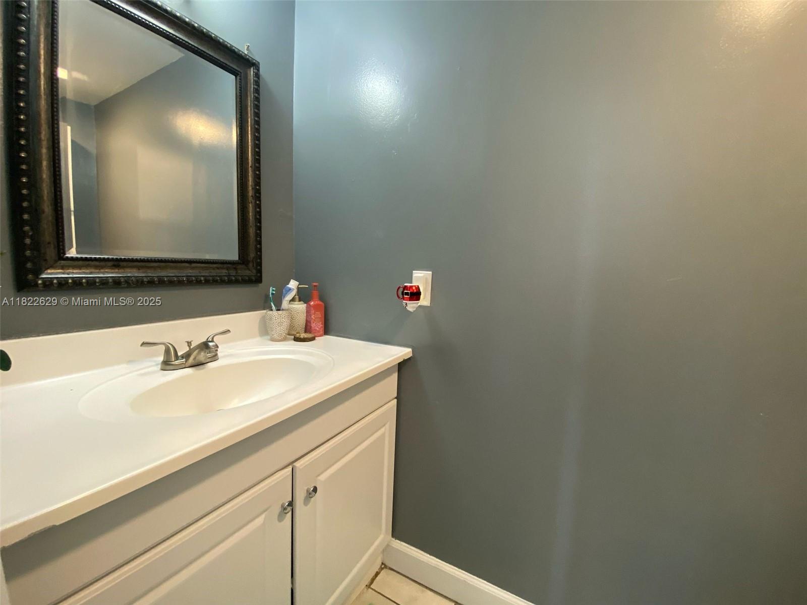 DOLPHIN CONDO - Residential