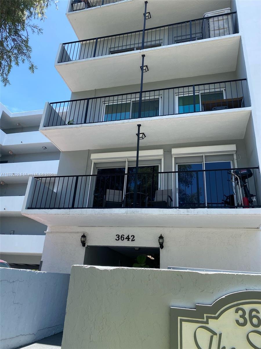 DOLPHIN CONDO - Residential