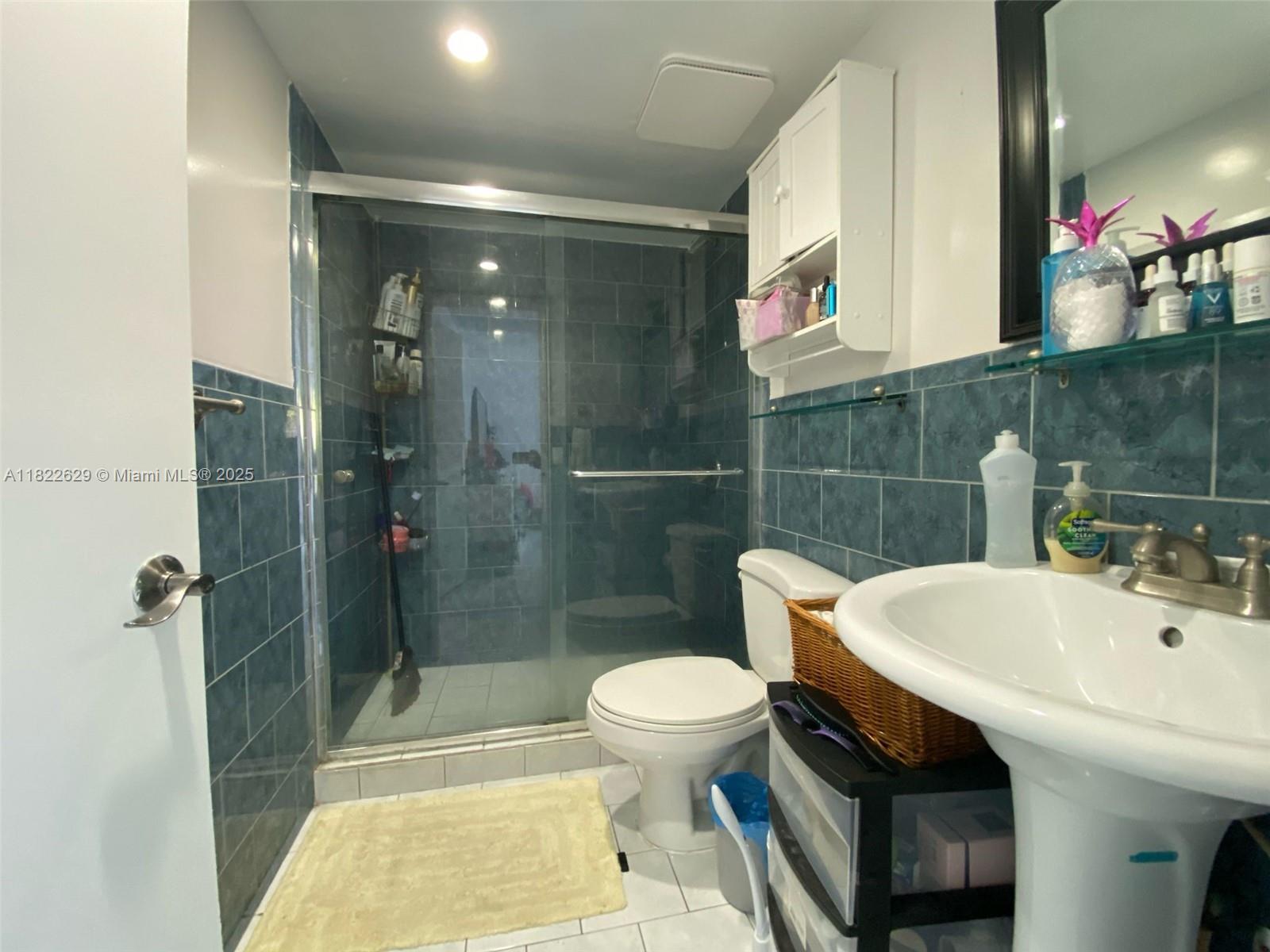 DOLPHIN CONDO - Residential