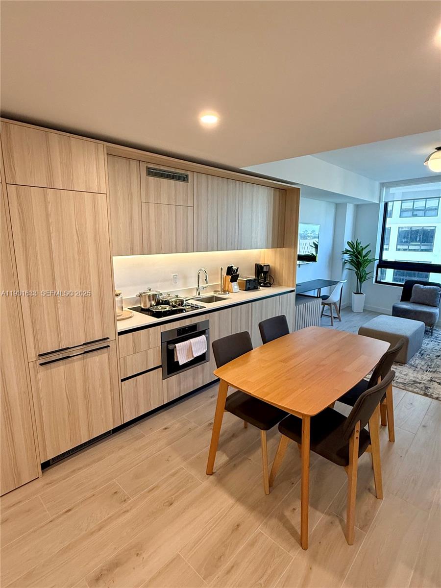 225 N Miami Ave 1604