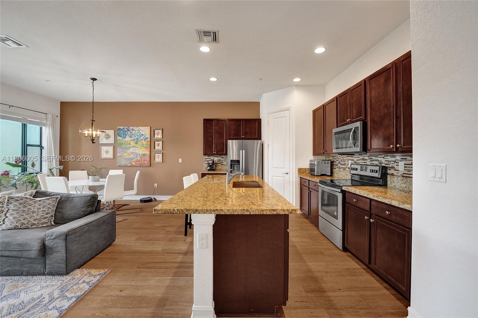 PEMBROKE LAKES SOUTH - Residential