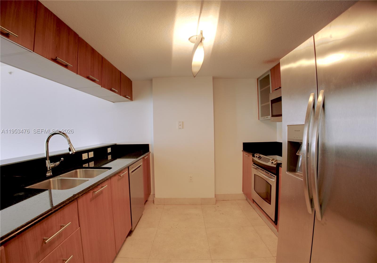 1800 N Bayshore Dr 911