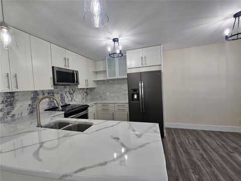 7690 Tahiti Ln 203 Lake Worth FL 33467