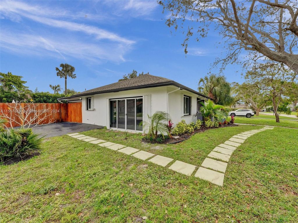 Photo of 653 Ibis Dr, Delray Beach, FL 33444 (MLS # A11517519)