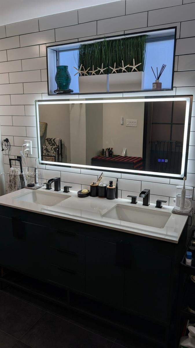 W MIAMI SHORES SEC B - Residential