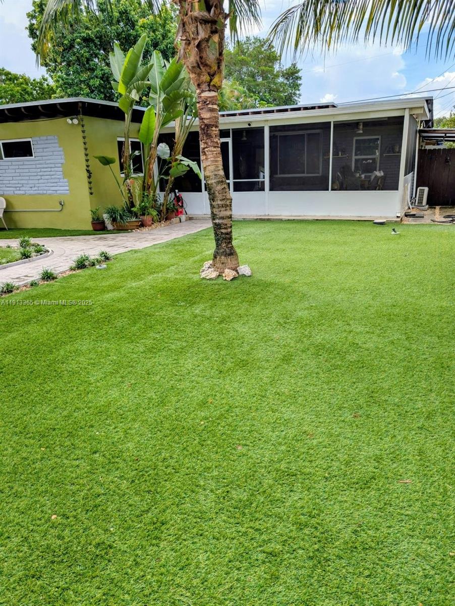 W MIAMI SHORES SEC B - Residential