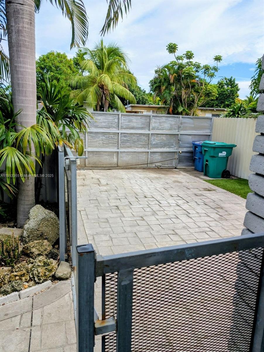 W MIAMI SHORES SEC B - Residential