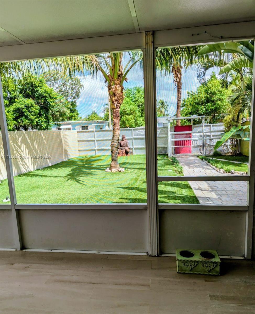 W MIAMI SHORES SEC B - Residential