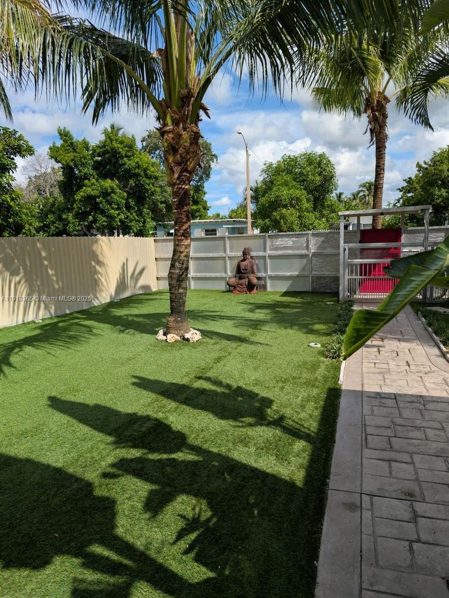 W MIAMI SHORES SEC B - Residential