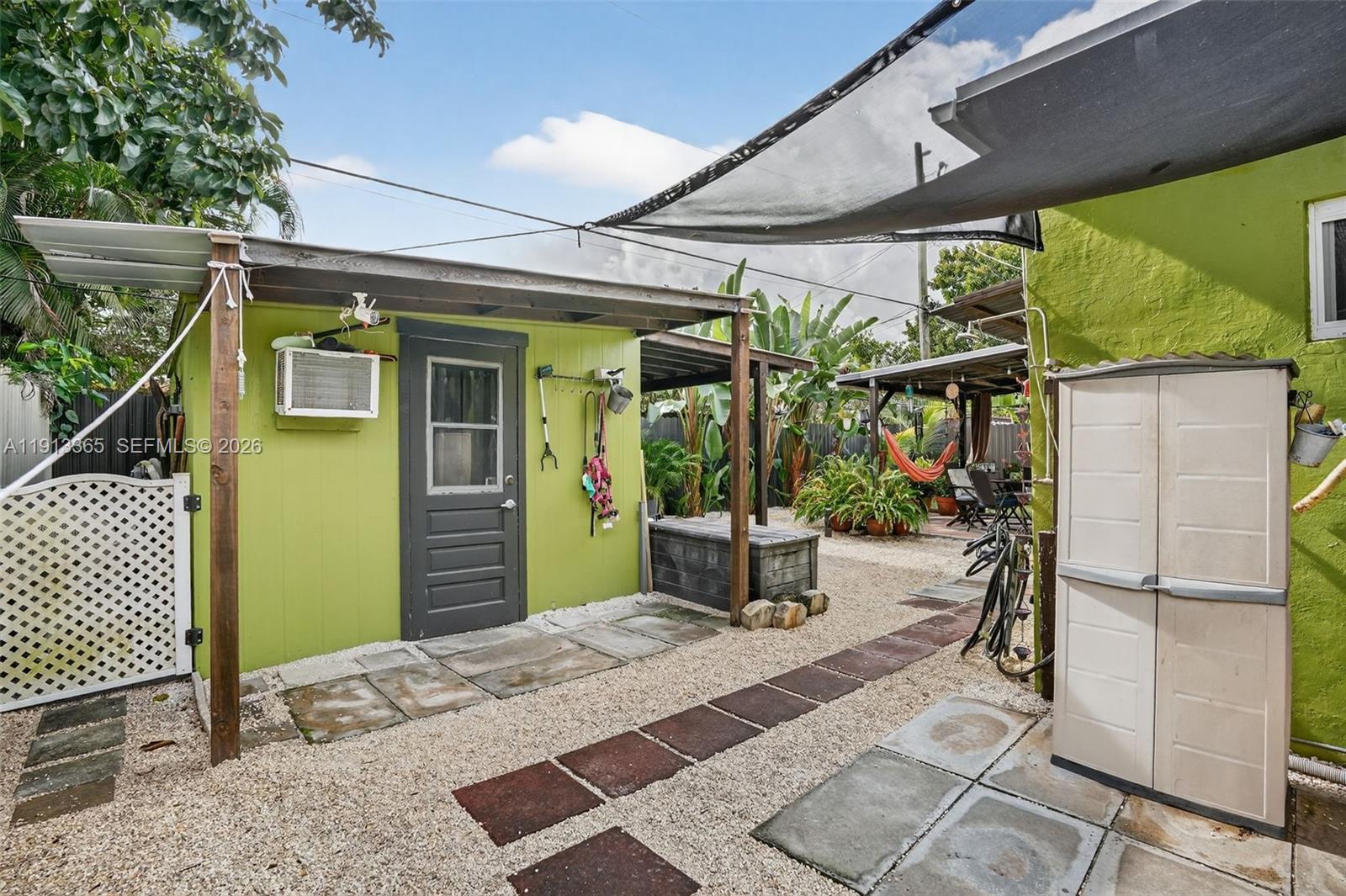 W MIAMI SHORES SEC B - Residential