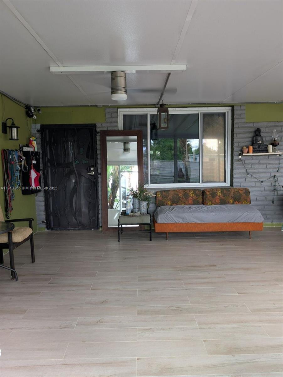 W MIAMI SHORES SEC B - Residential