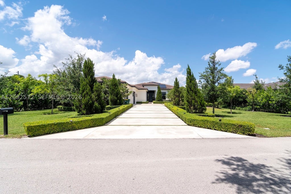 Photo of 11791 NW 6th Pl, Plantation, FL 33325 (MLS # A12092572)