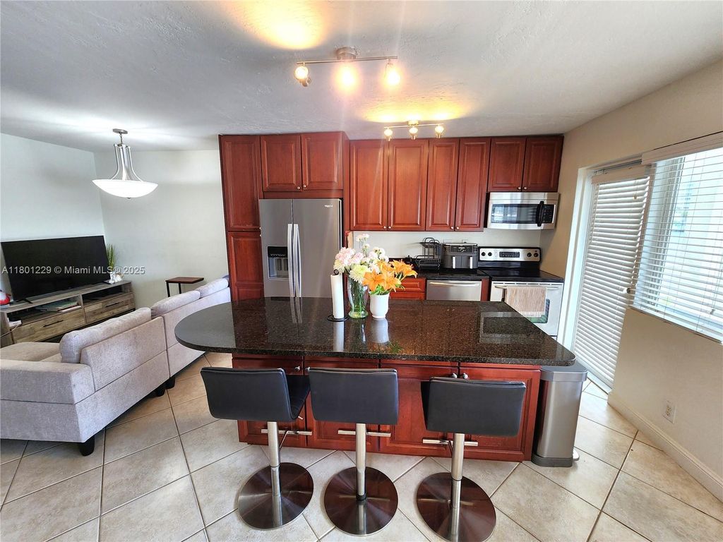 Photo of 2895 NE 32nd St #203, Fort Lauderdale, FL 33306 (MLS # A11801229)