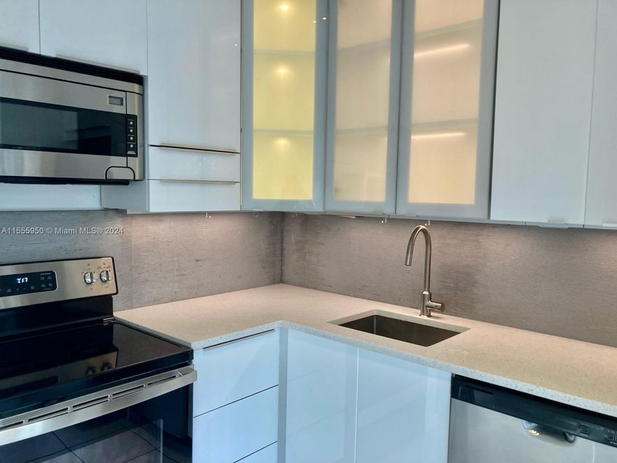 Centrally located 2 br/2bth unit in the beautiful community of Vista Alegre. Located on the 2nd Floor allows you to have nice high ceilings. Completely renovated to perfection. Nothing was spared on this renovation. High Kitchen cabinets Brand new flat top E-Range, full size washer and dryer in unit. Eat in Kitchen, Brand new bathrooms. . This unit has two assigned parking spaces. Close to Metrozoo, Walk to the post office, Publix, exquisite restaurants and much more. 
WATER IS NOT INCLUDED IN THE RENT
 2 Baths 
2 Bedrooms , walking closet 
900 sq ft 
2 assigned parking spaces