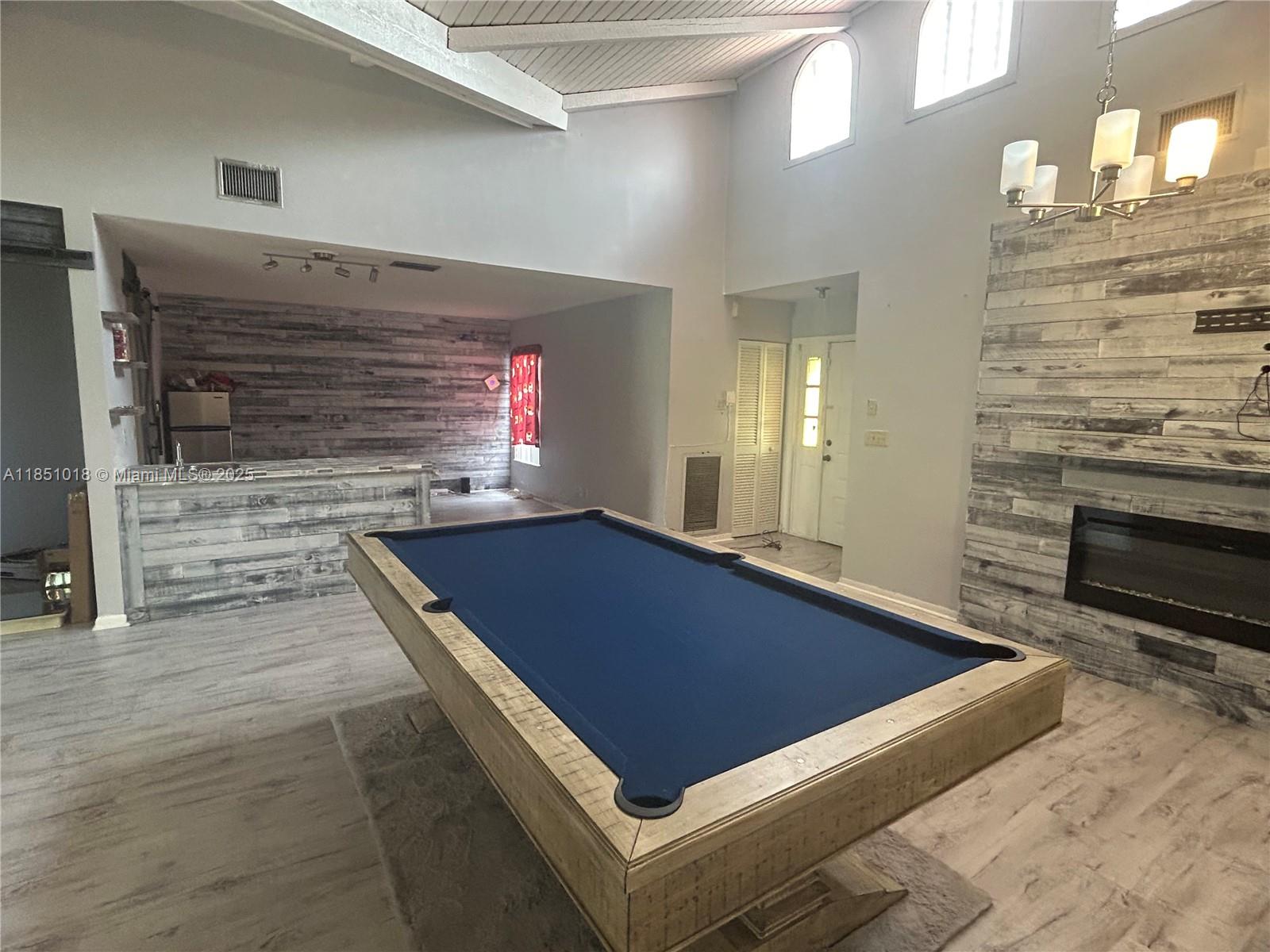 Must-See Villa in a Prime Location! Spacious His and Her Master Bedroom with Updated Bathroom. Features Vaulted Ceilings, Open Floor Plan, One-Car Garage, Brand New Flat Roof. Third Bedroom Converted into Open Den with Wet Bar. Low HOA Fees, Priced to Sell - Act Fast, Won't Last!
MORE PICS COMING