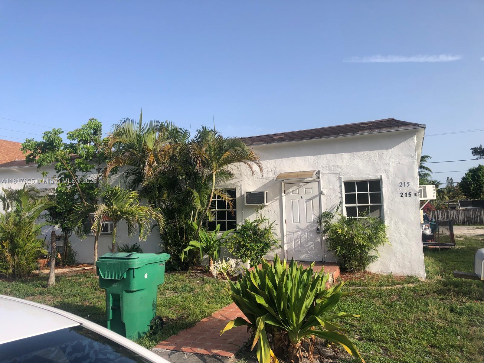 Rental Property at 215 Sw 11th St A, Dania Beach, Miami-Dade County, Florida - Bedrooms: 1 
Bathrooms: 1  - $1,700 MO.