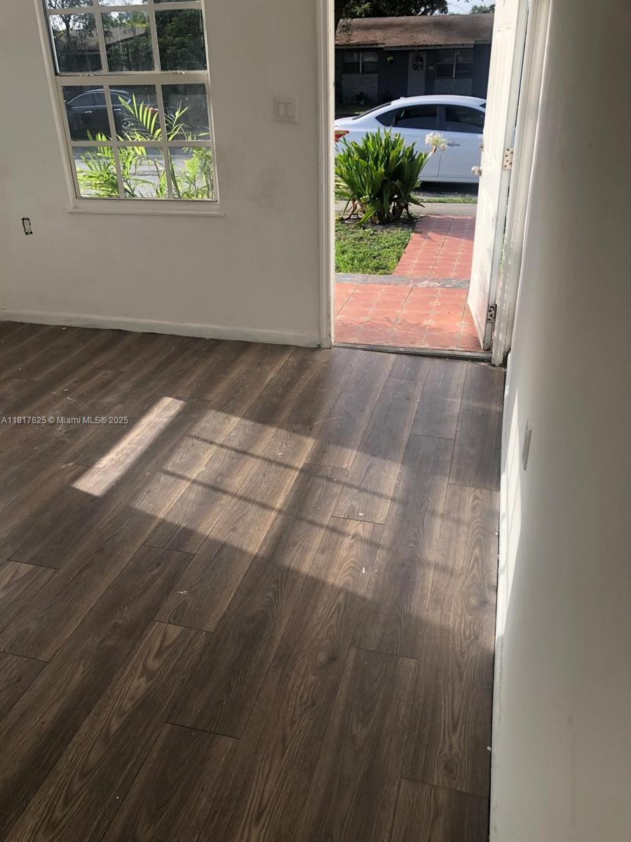 NORTH HOLLYWOOD - Residential Lease