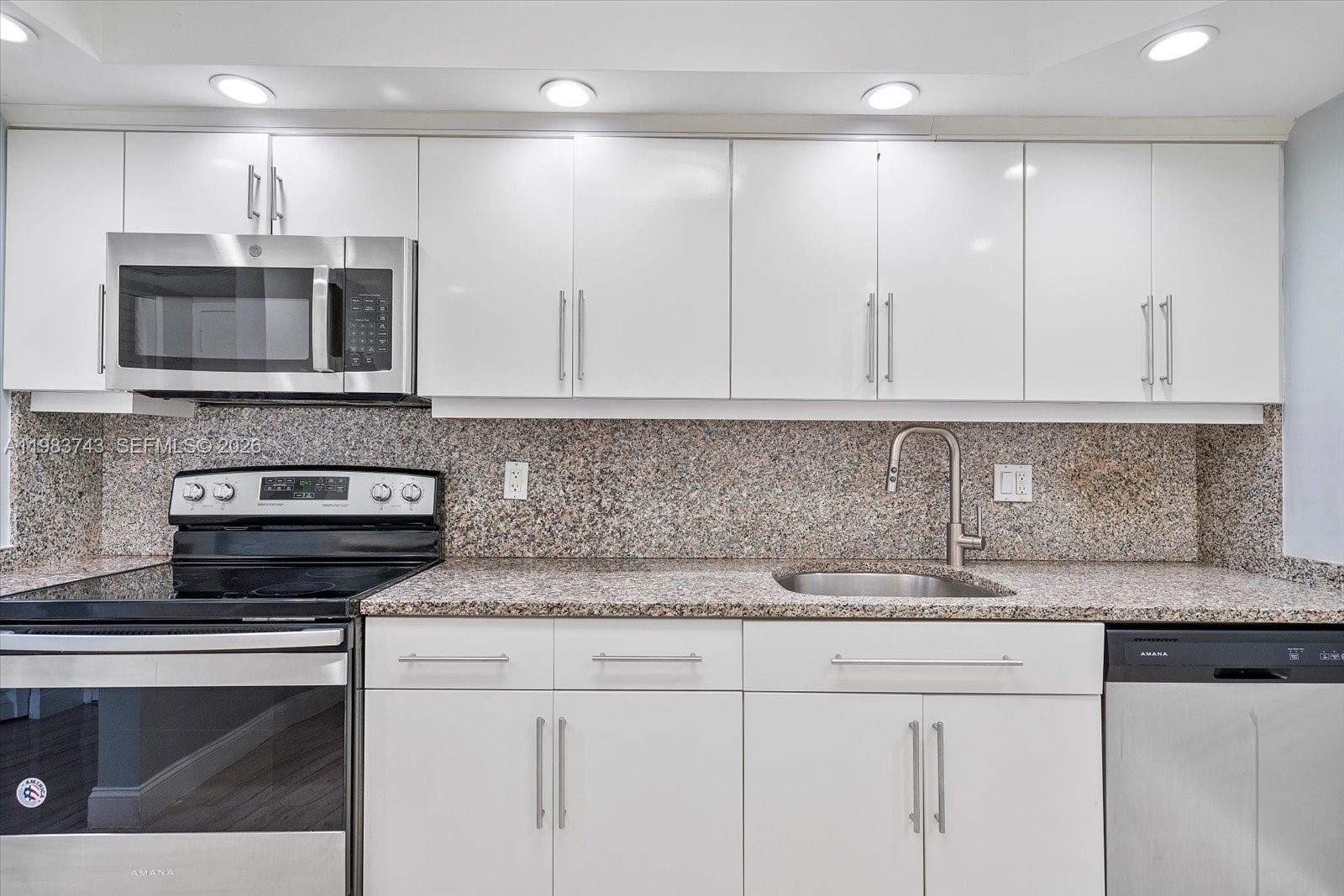 AVANT GARDE CONDO - Residential