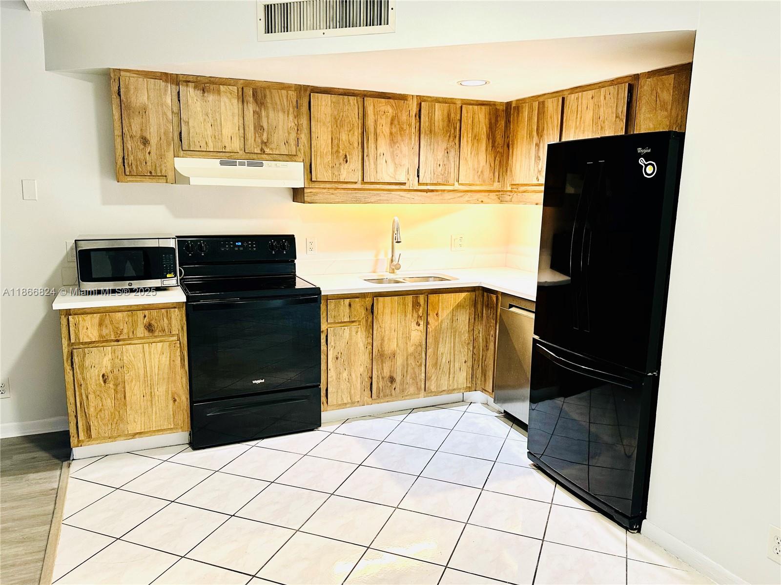 RACQUET CLUB OF DEER CREE - Residential Lease