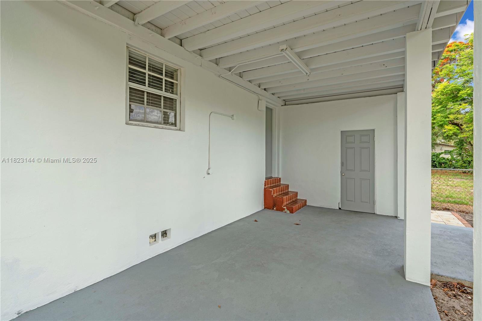 6120 NW 40th St