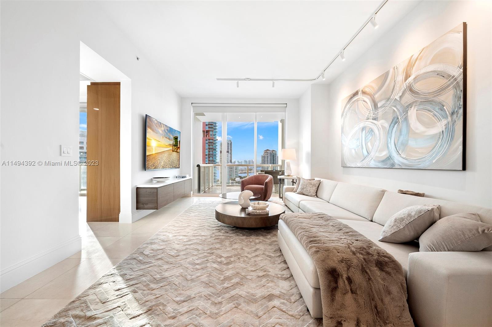 CONTINUUM ON SOUTH BEACH - Residential