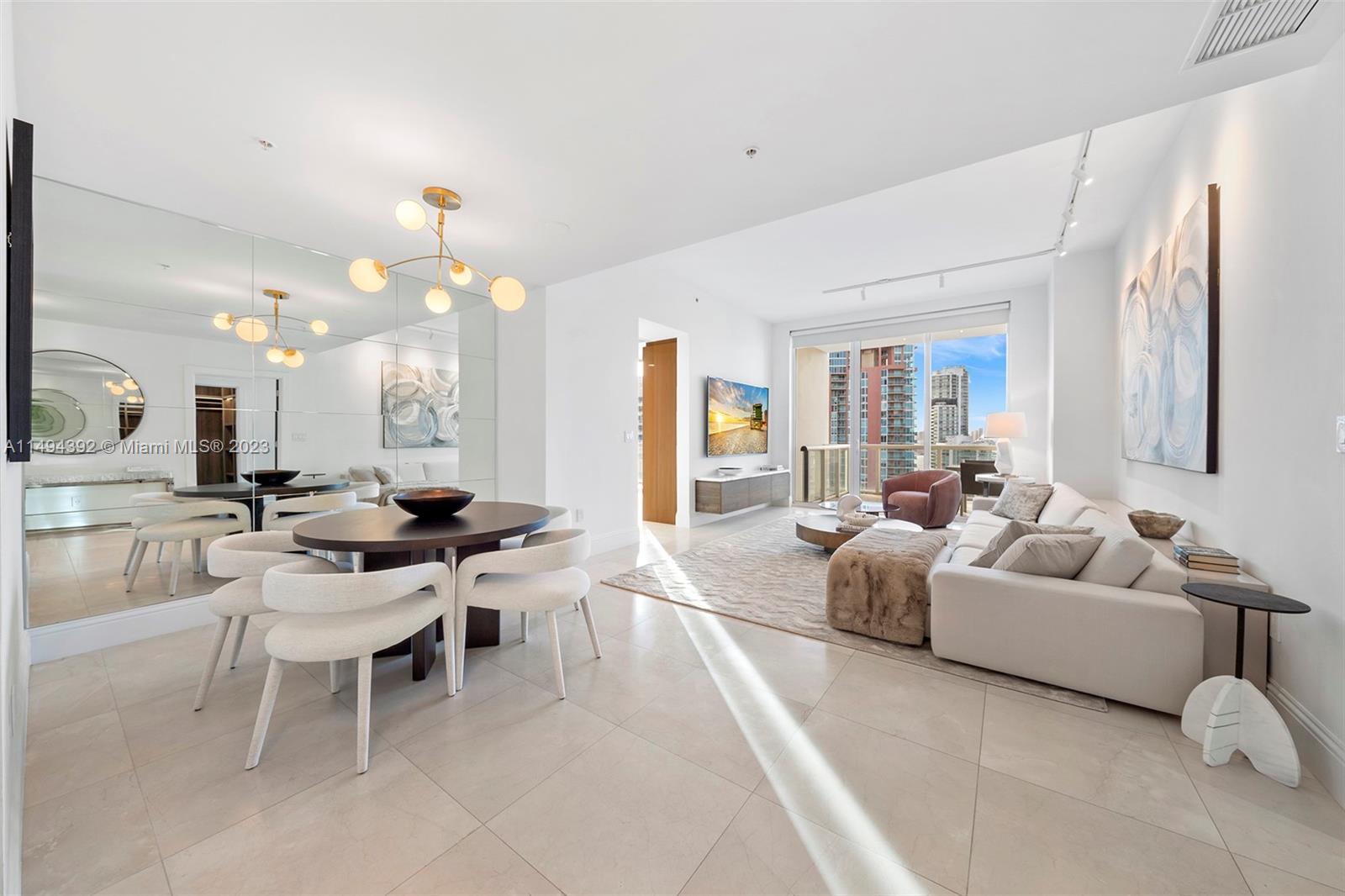 CONTINUUM ON SOUTH BEACH - Residential