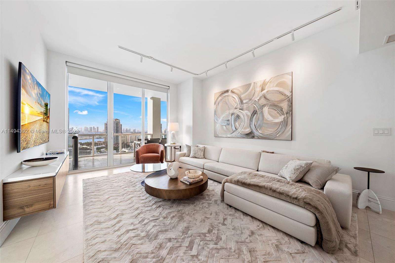 CONTINUUM ON SOUTH BEACH - Residential