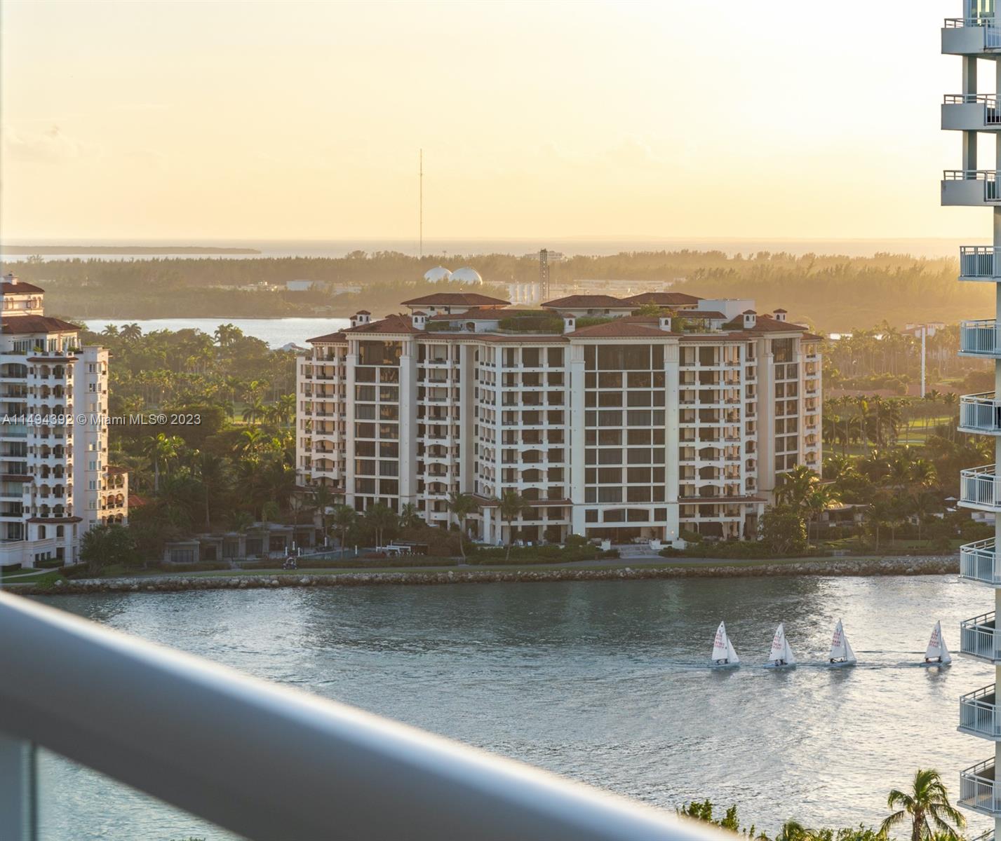 CONTINUUM ON SOUTH BEACH - Residential