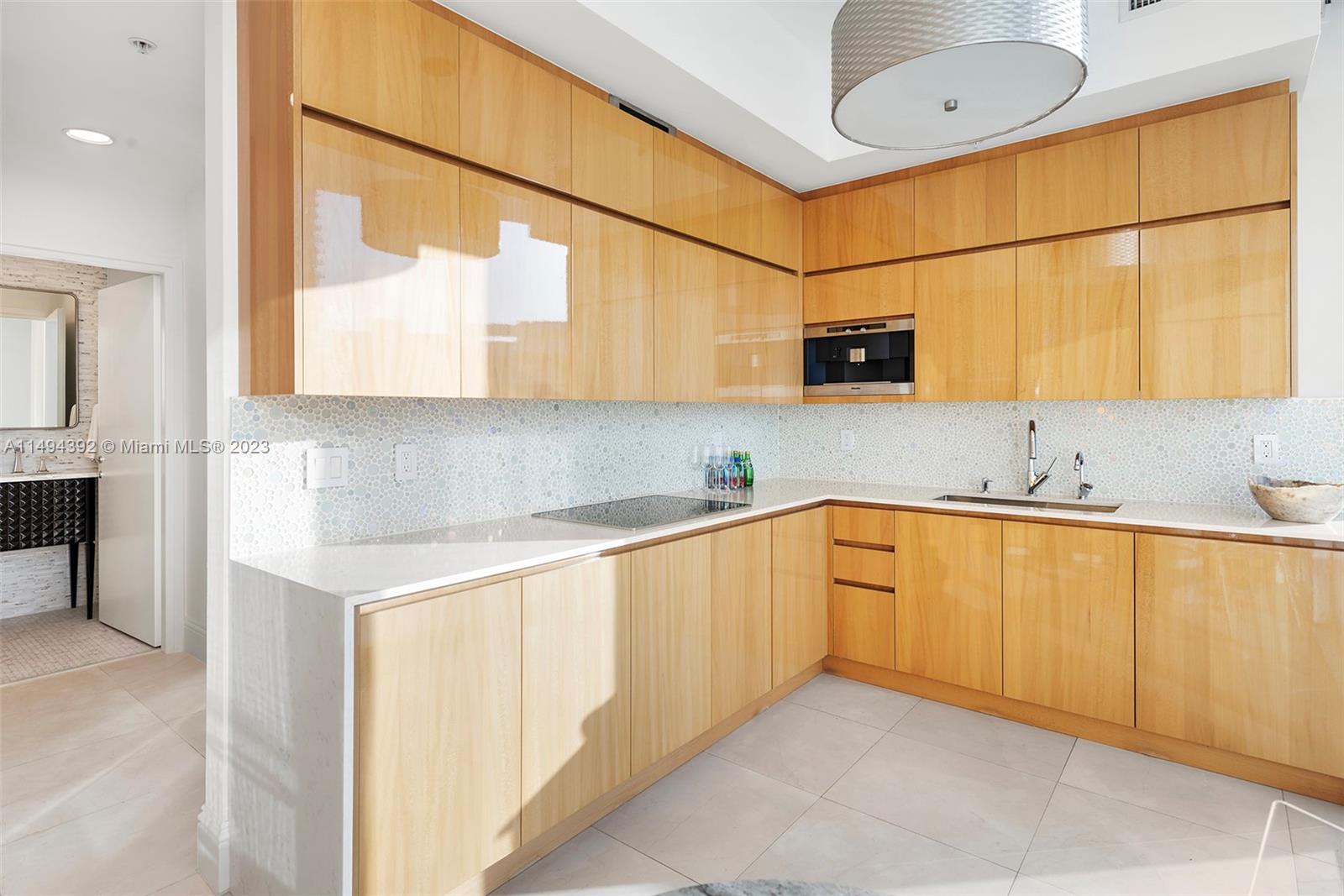 CONTINUUM ON SOUTH BEACH - Residential