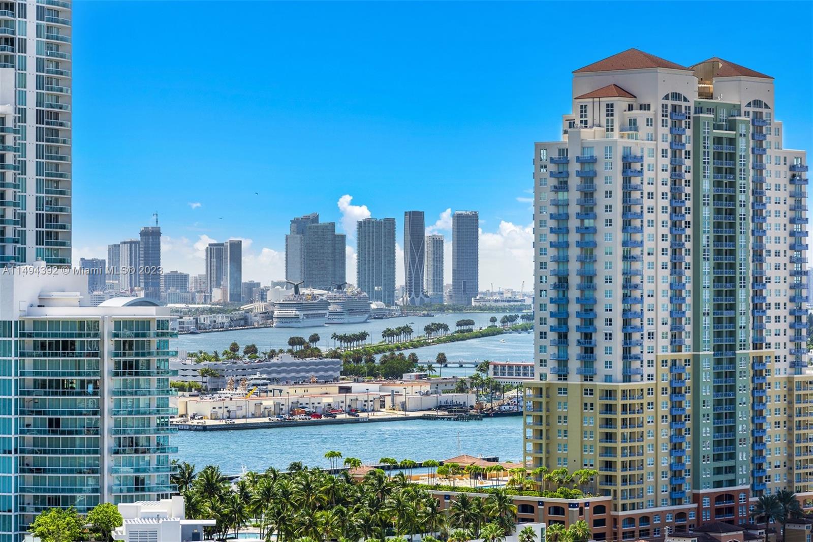 CONTINUUM ON SOUTH BEACH - Residential